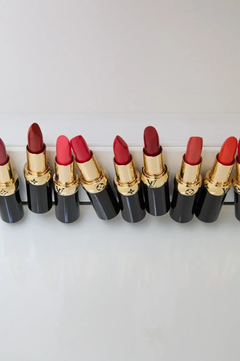 Louis Vuitton lance enfin sa première collection de maquillage ! Pat McGrath nous en révèle tous les secrets